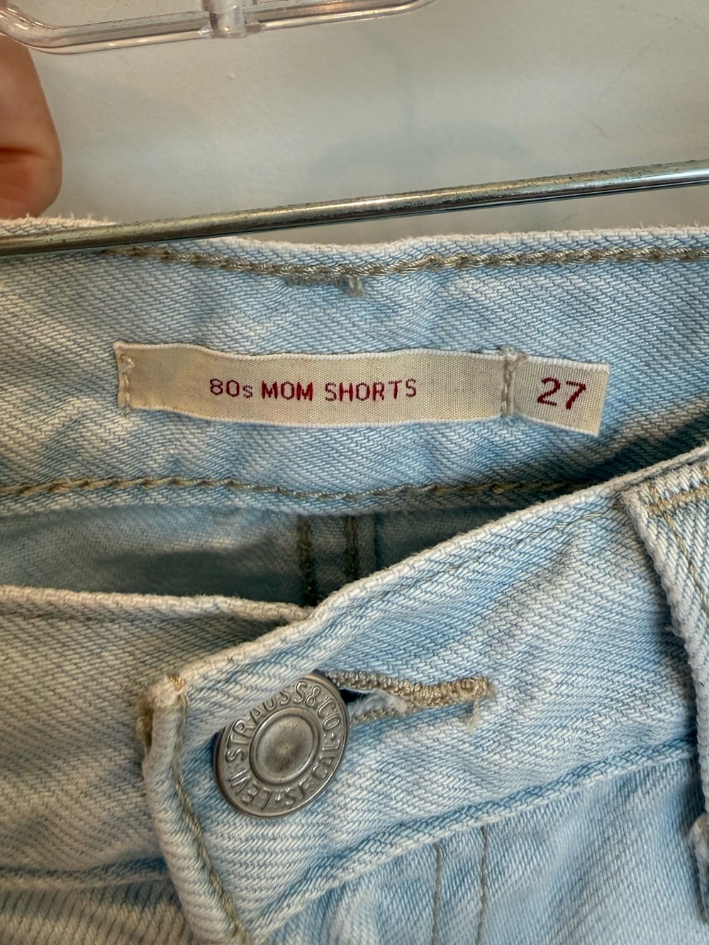 Levi's 80s Mom Shorts - Picture 5 of 5